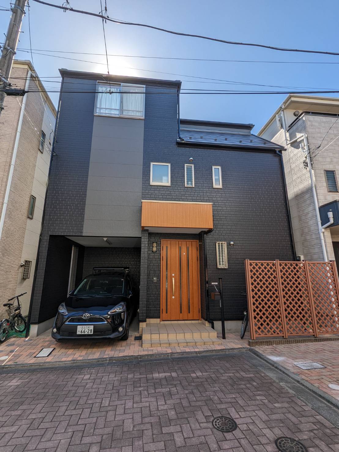 外壁塗装・屋根カバー工法工事【遮熱･葺き替え】雨も紫外線も受け止める屋根に、安心を