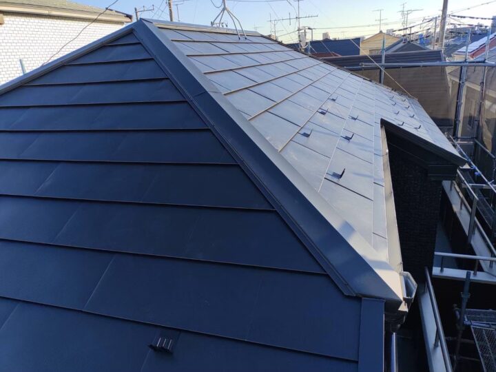 【江戸川区　屋根カバー工法】屋根カバー工法は深井塗装へ！