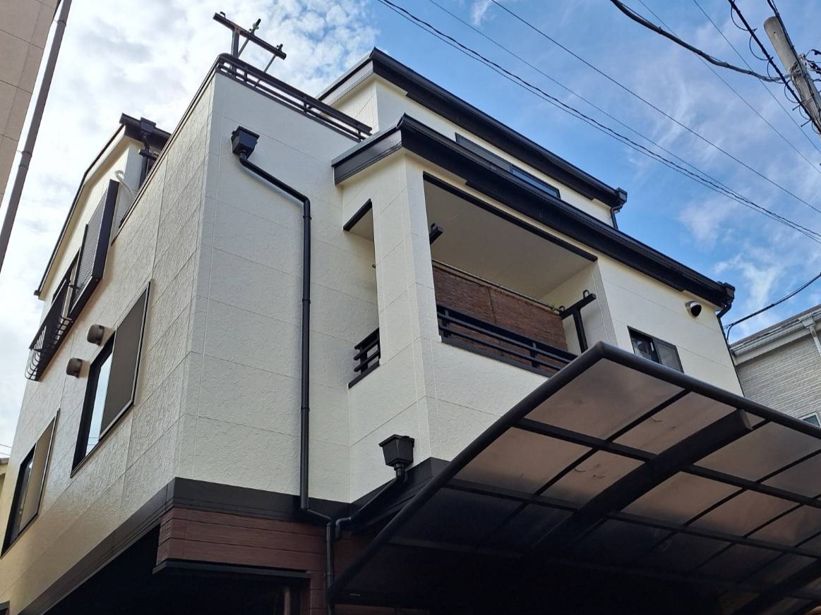 【荒川区　屋根・外壁塗装】ツートンカラーの配色は深井塗装にご相談ください！