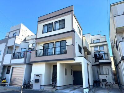 【足立区　屋根・外壁塗装工事】お隣様と同時施工！統一感のある素敵なデザイン住宅に！