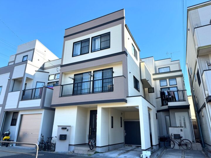 【足立区　屋根・外壁塗装工事】お隣様と同時施工！統一感のある素敵なデザイン住宅に！