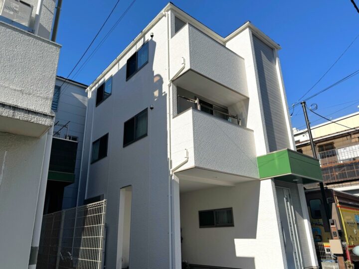 【江東区　屋根・外壁塗装工事】ポイントカラーがおしゃれなお住まいです！