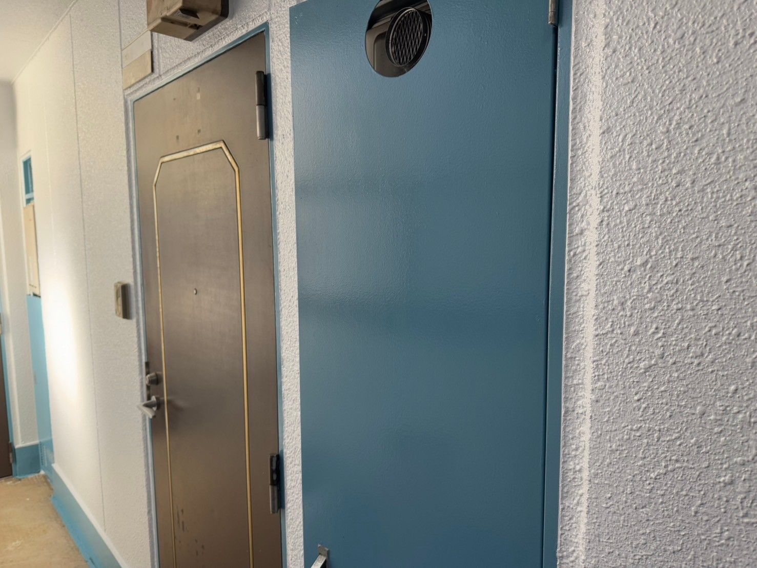 【板橋区　外壁塗装・長尺シート張り・鉄製階段塗装工事】錆止めをしっかり！建物寿命UP！