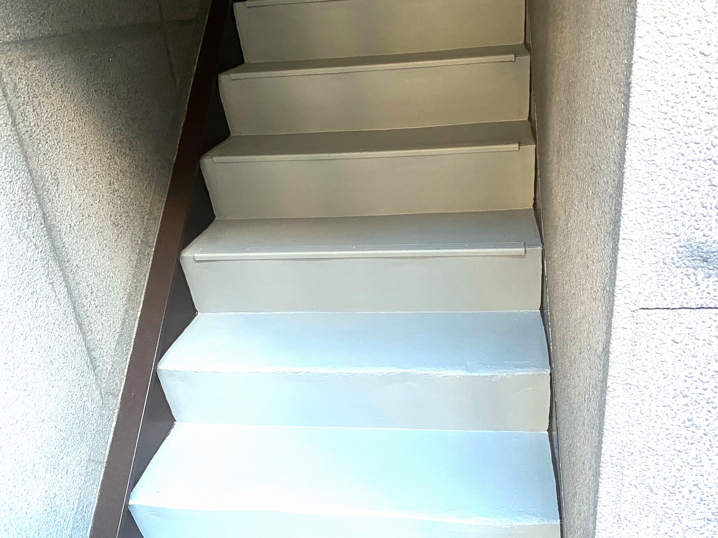 【荒川区　ビル鉄骨階段塗装・階段床防滑工法】ビルオーナー様必見！安全と美観をお約束いたします！