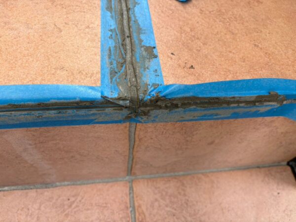 玄関タイル施工写真