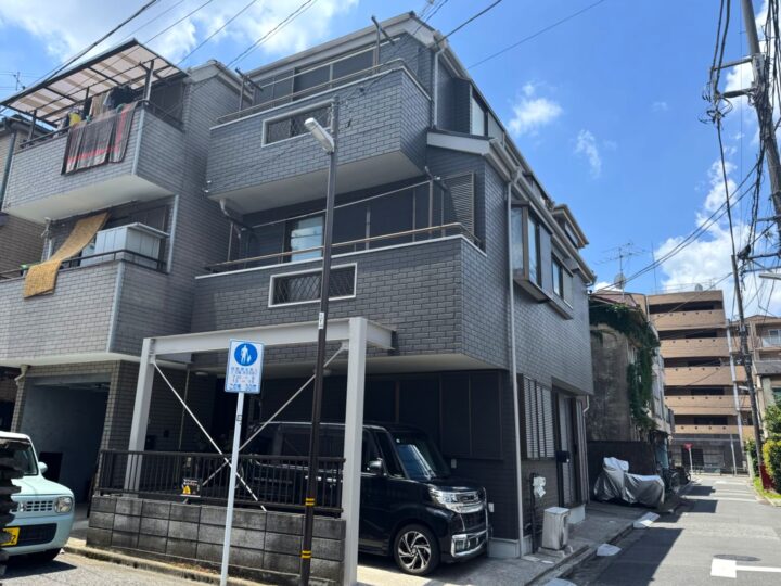 【足立区　屋根・外壁塗装工事】人気のウィザードコッパー使用事例！白→黒へ大変身！