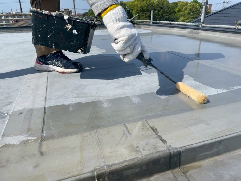屋上防水下塗りの写真