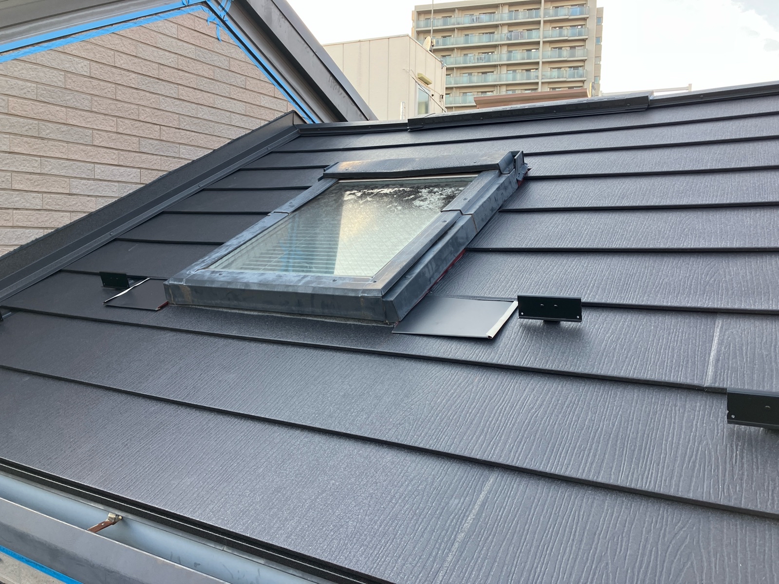 【荒川区　屋根カバー工法】カバー工法増えてます！おすすめ素材ご案内します！