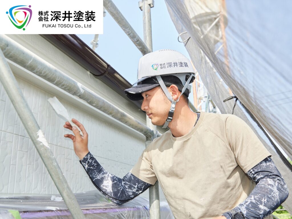 塗装職人の作業中の写真