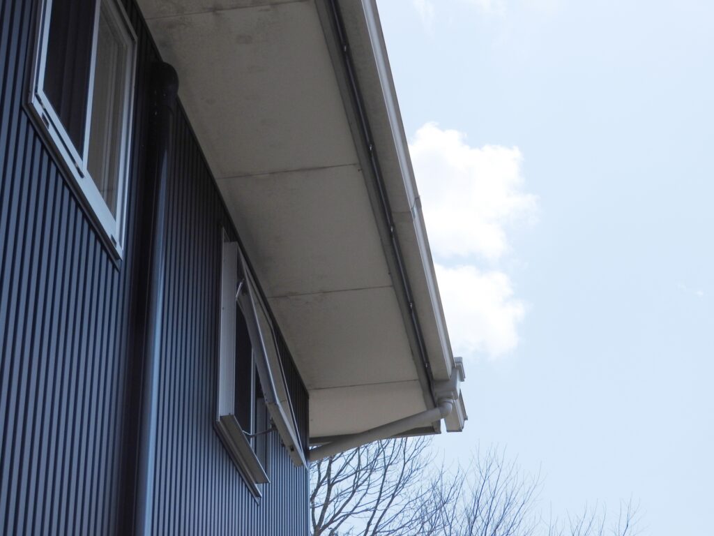 ガルバニウム外壁の写真