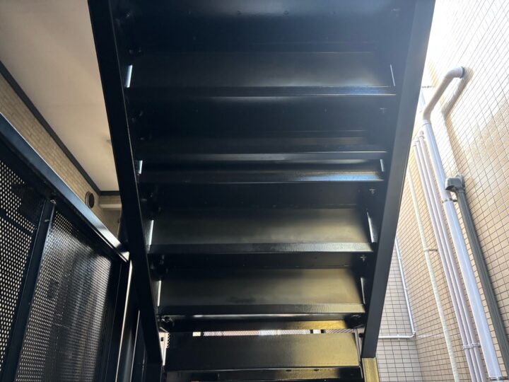 【葛飾区　鉄製階段部分塗装工事】ご自宅施工後、所有建物の改修依頼！リピーター様多数！