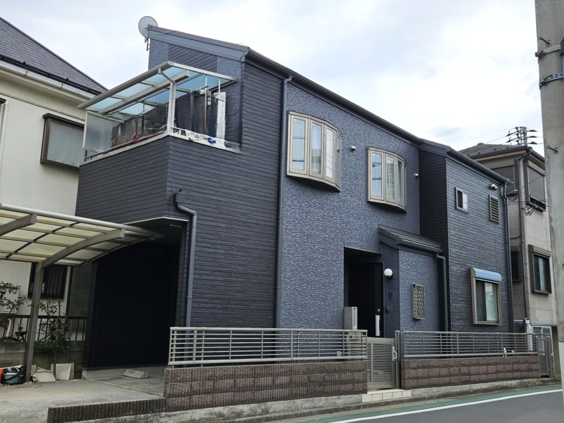 【練馬区　屋根カバー工法・外壁塗装工事】大人気！グレーツートーン施工例！かっこよく映え家へ！