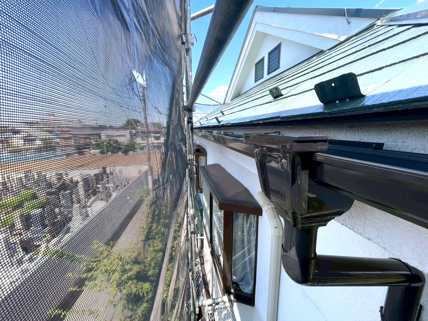 【練馬区　屋根塗装・雨樋交換工事】老朽が進んだ雨樋は雨漏りの原因に。塗装も交換も承ります！ご相談下さい！