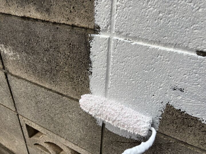駐輪場ブロック塀 下塗り