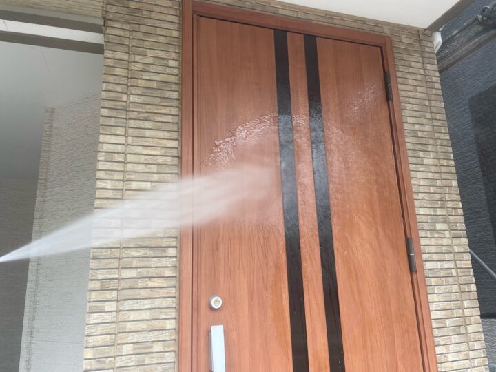 玄関扉 高圧洗浄