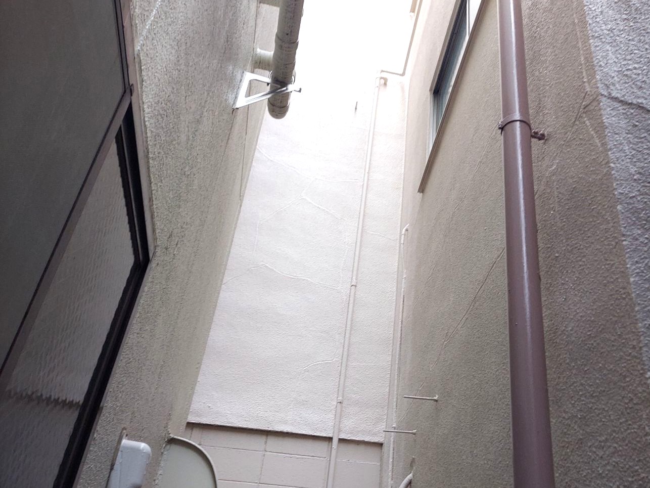 【足立区　外壁塗装・各種付帯部塗装】モルタル外壁のひびわれ気になっていませんか？