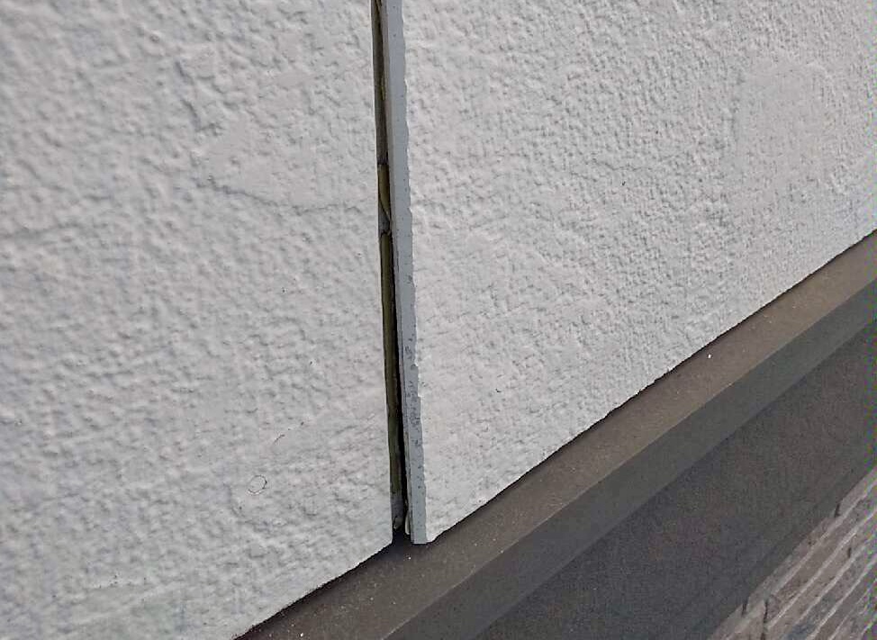写真:サイディング外壁の浮き