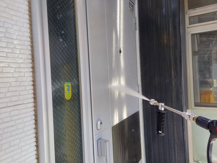 玄関扉 高圧洗浄