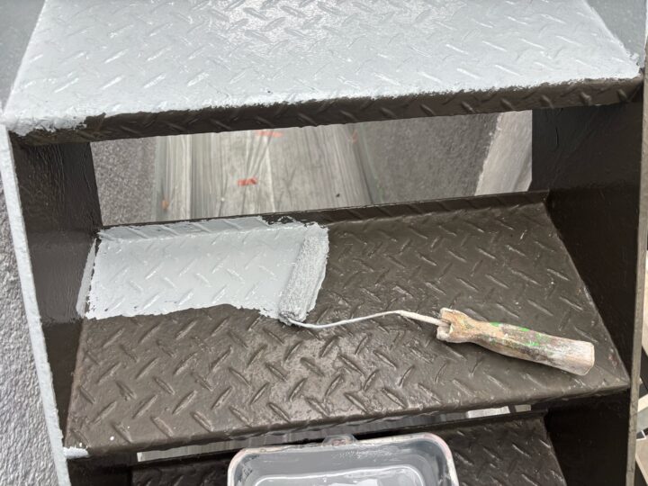 外階段 下塗り(サビカット)