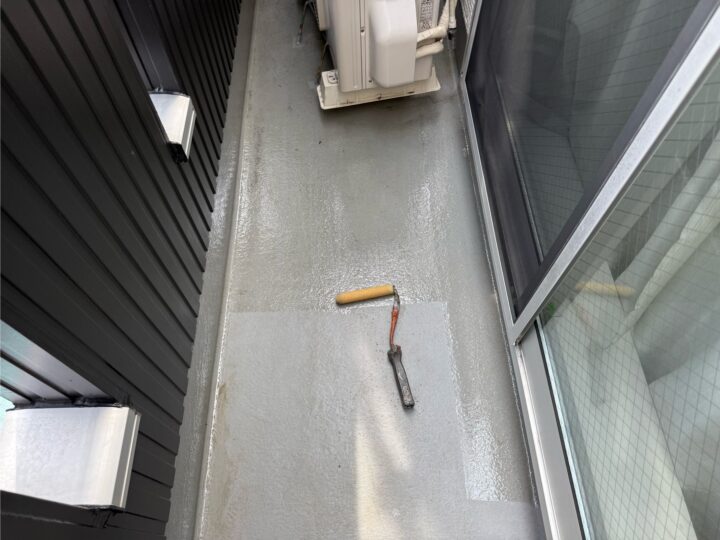 ベランダ床 下塗り(リガードプライマー)