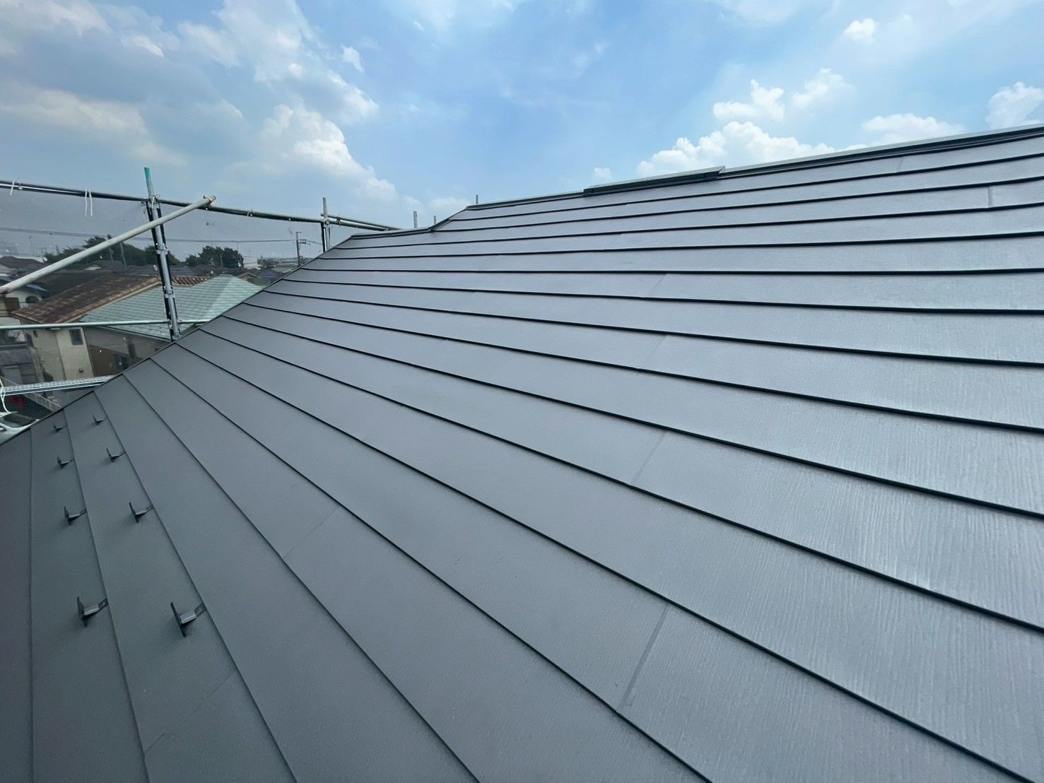 【練馬区　屋根カバー工法】断熱効果！美観！パミール屋根にも施工可能です！