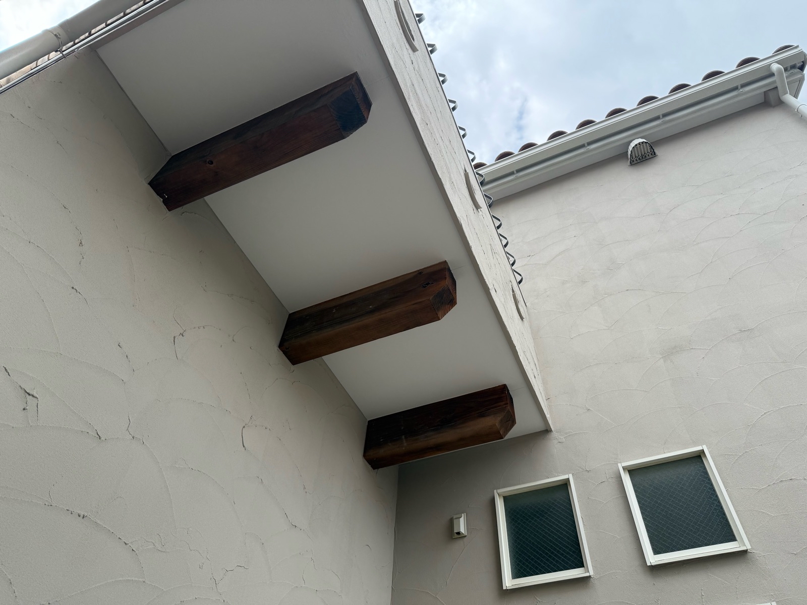 【足立区　外壁塗装工事】艶消し塗料で少し明るめに！ジョリパッド外壁も深井塗装に！