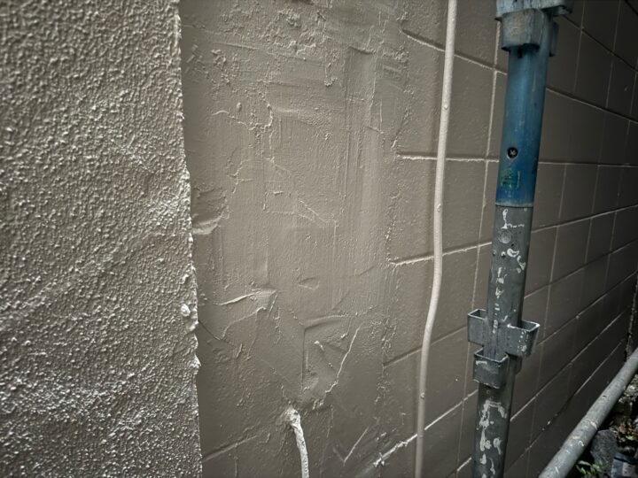 外塀穴埋め左官工事 塗装完工