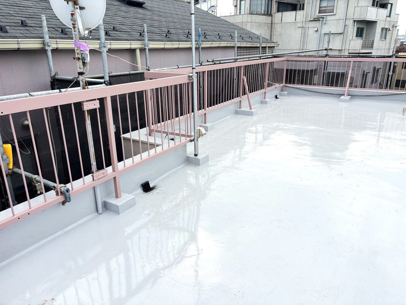 【足立区　屋上(遮熱)防水工事】塗料のプロだからできる！技術の深井塗装にご相談ください！