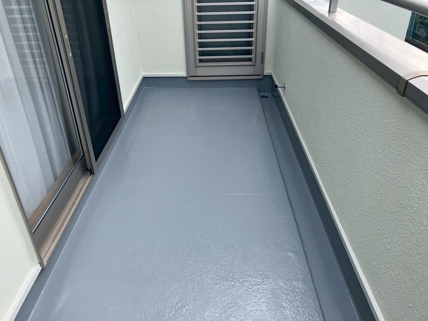 【小平市　ベランダFRP防水工事 ・ウッドデッキ補修工事】繊維強化プラスチックでベランダに安心を！