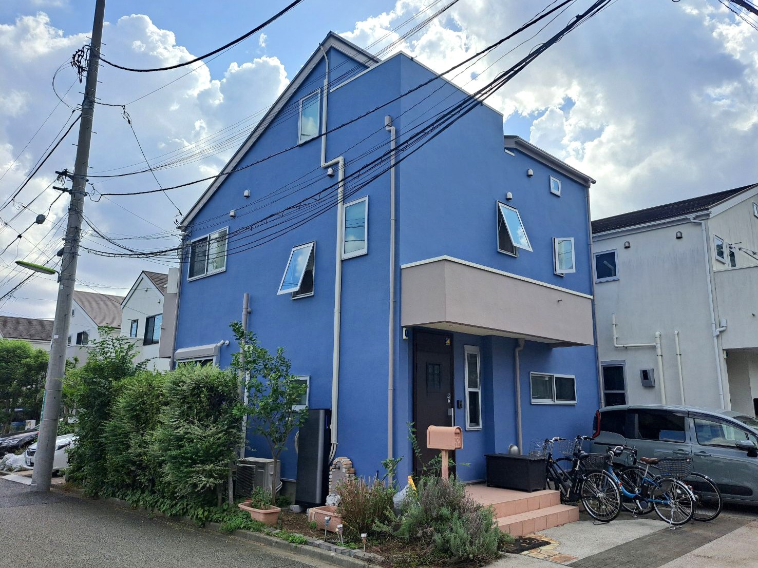 【世田谷区　外壁塗装・屋根塗装工事】鮮やかブルー！大胆なイメチェンもカラーシュミレーション出来ます！