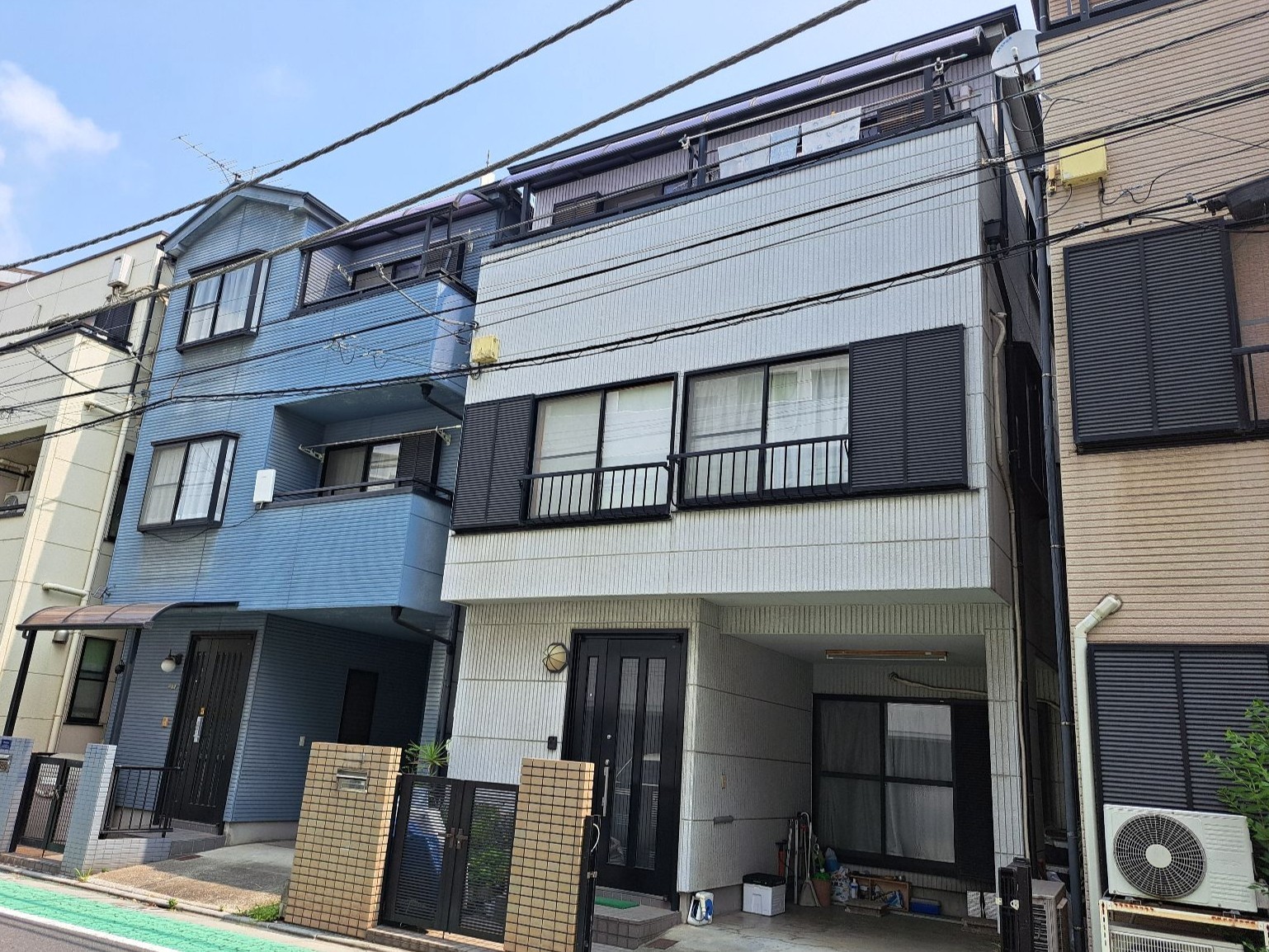 【足立区　屋根カバー工法・外壁塗装工事】断熱材の厚みが違う！屋根材の選定も深井塗装にお任せください！