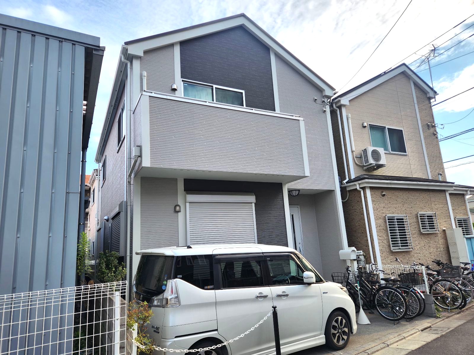 【足立区　外壁塗装・屋根塗装工事】当店1番人気の塗料を使用！