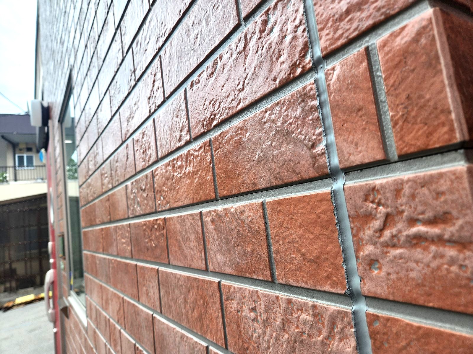 【足立区　外壁(遮熱)塗装・屋根(遮熱)塗装工事】正面クリア！3面は明るくリフレッシュ！