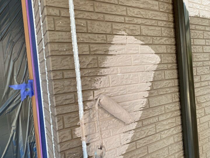 外壁塗装 下塗り(エピテックフィラー AE)