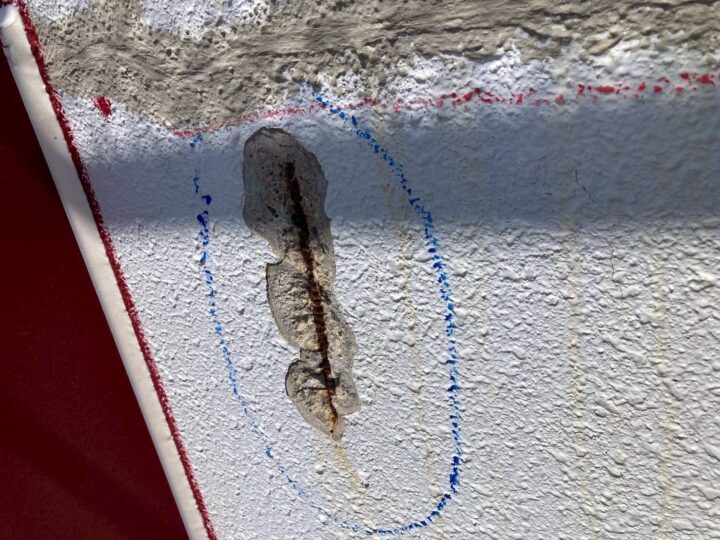 外壁 クラック補修 施工前