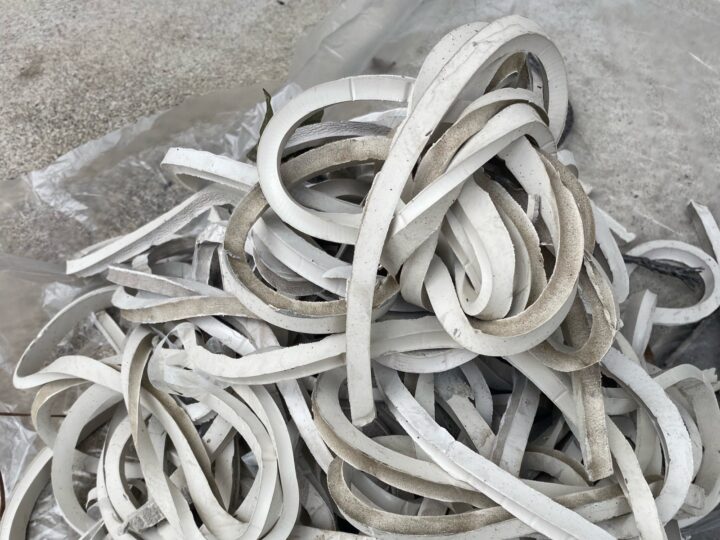 既存シーリング撤去 ゴミ