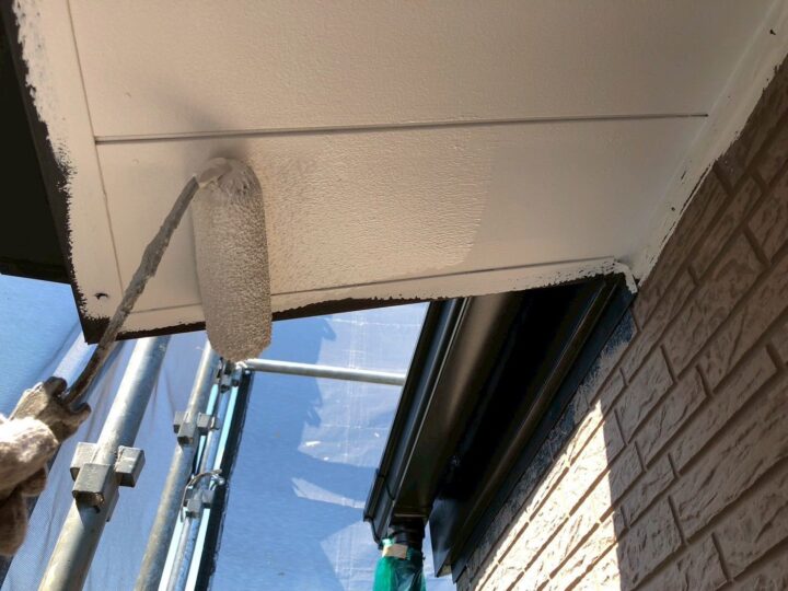 軒天 下塗り(マルチエース)