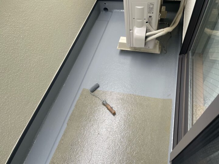 ベランダ床 中塗り
