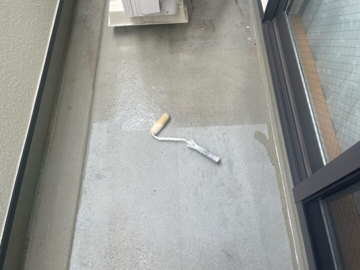 ベランダ床 下塗り