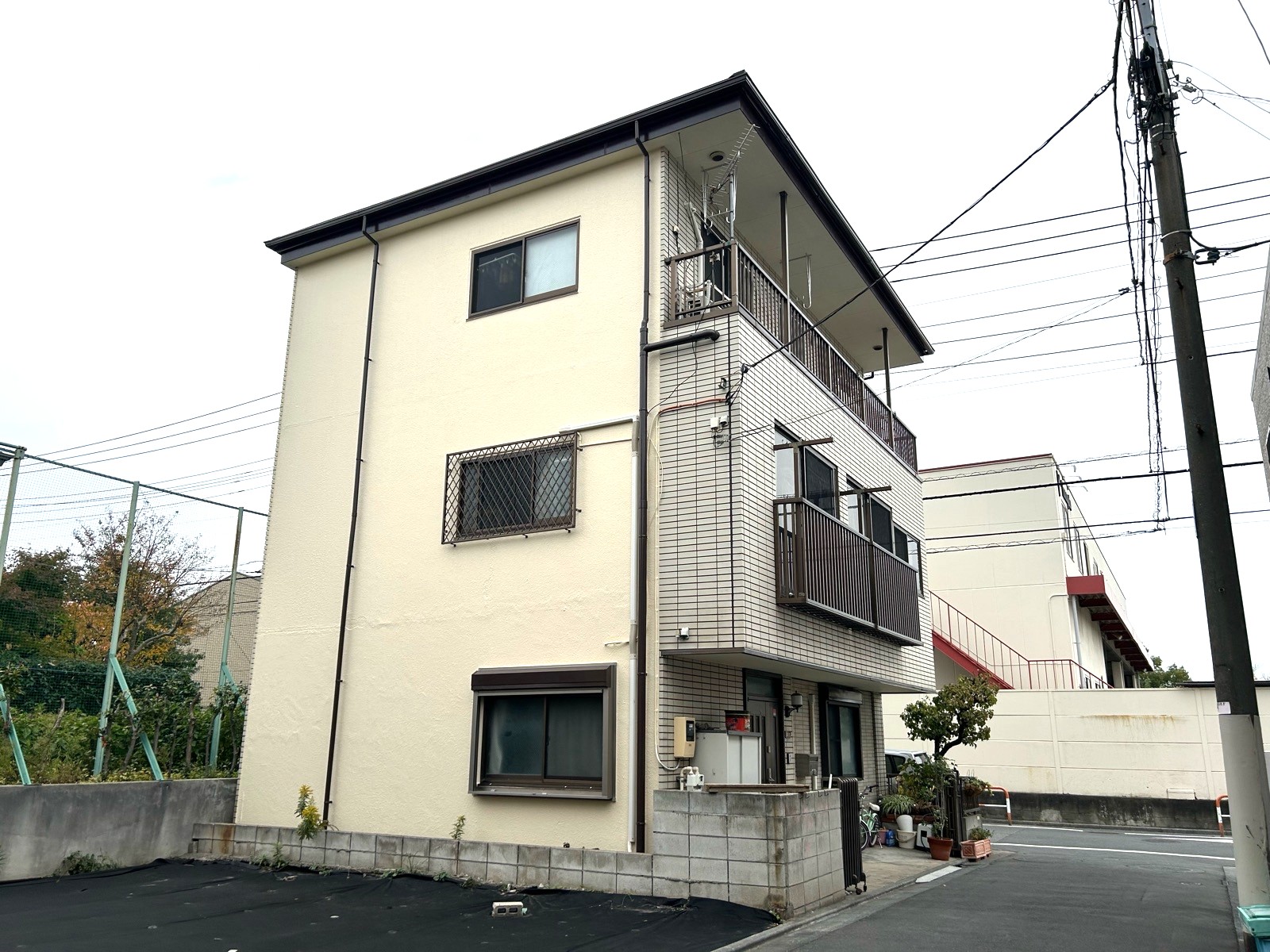 【足立区　外壁(遮熱)塗装・屋根カバー工法工事】ニチハ×深井塗装タイアップ屋根材使用しています！