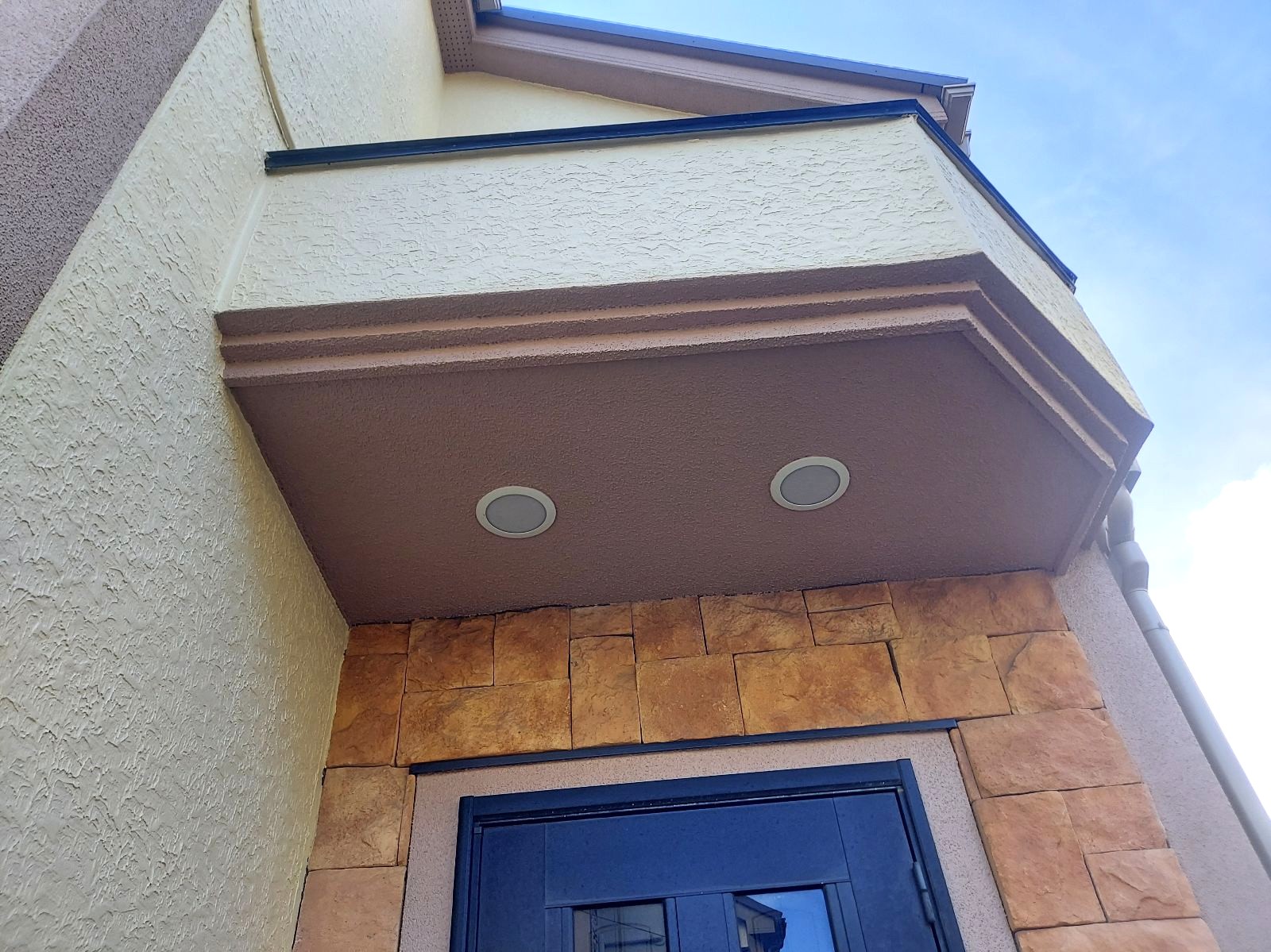 【足立区　外壁塗装・屋根カバー工法】既存合わせの色見で美しく蘇りました！