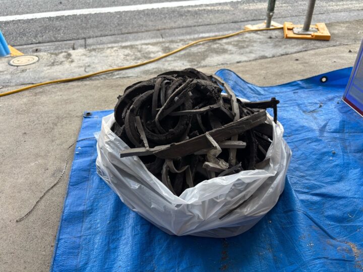 既存シーリング撤去 ゴミ