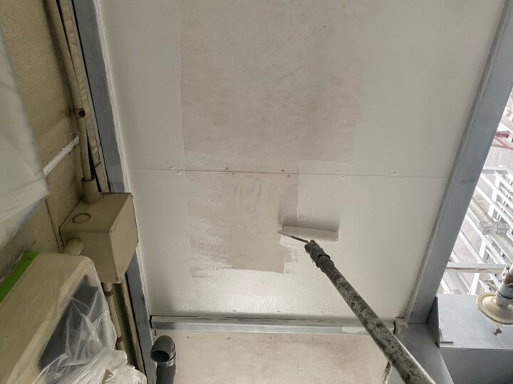 軒天 下塗り(マルチエースⅡ)