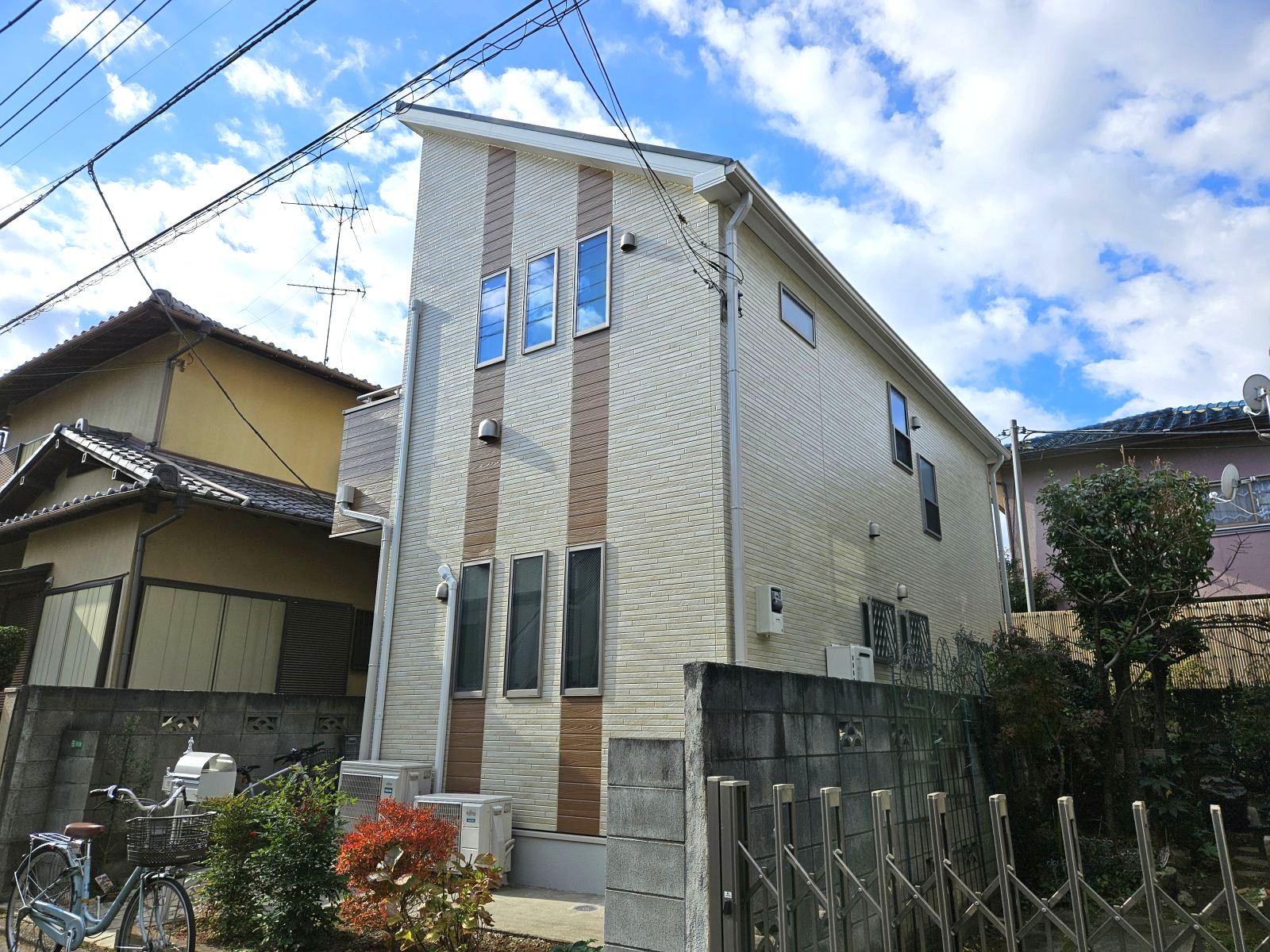 【練馬区　外壁・屋根塗装工事】相性バッチリ！色調の選定もご相談ください！