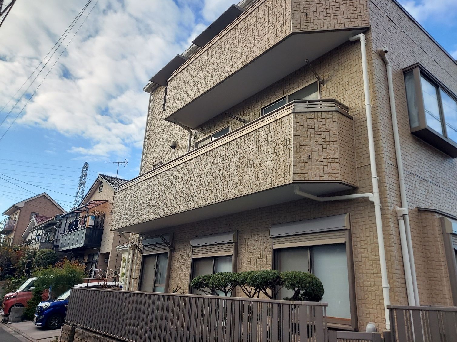 【足立区　外壁塗装・屋根(遮熱)塗装工事】クリアー5分艶仕上げ！助成金使えます！
