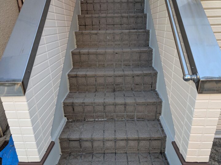 外階段 長尺シート張り 施工前